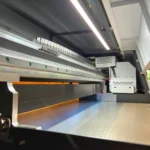 90×60 UV flatbed baskı makinesinin vakumlu tablası ve gantri hareket sistemi
