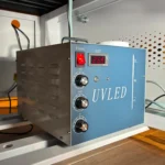 UV LED lambaların sıcaklığını ve ışık gücünü yöneten su soğutmalı kontrol ünitesi